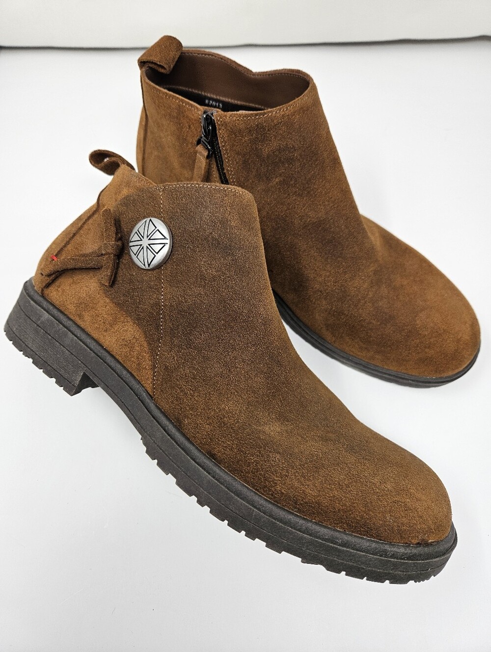Minnetonka Wmns 11 Joyelle Suede Ankle Booties Decorative Metal Button Zipper